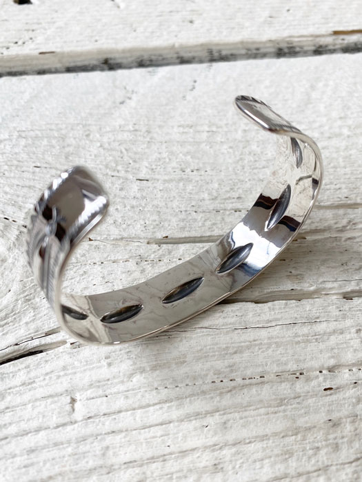 BR-0085 LEAF BRACELET (REPOUSSE)