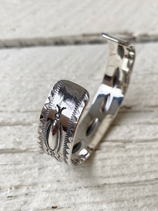 BR-0085 LEAF BRACELET (REPOUSSE)