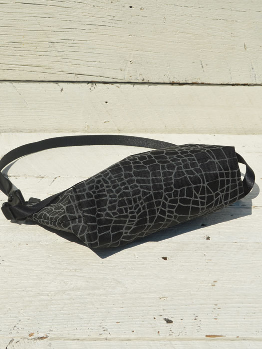 FANNYPACK CROSSBODY　(Spider Web)