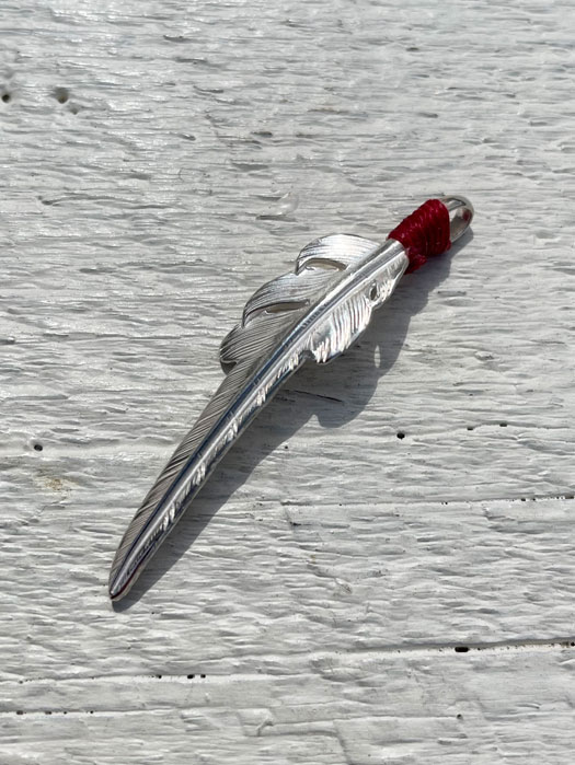 EFNL-0028　KAZEKIRI FEATHER PENDANT No. 28 (S) (Red Lace)