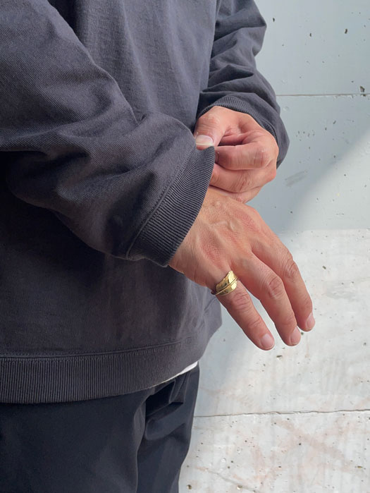 EFRG-0021 18K GOLD KAZEKIRI FEATHER PINKIE RING