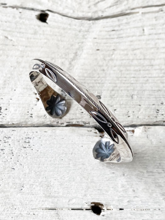BR-0011 TRIANGLE SIDE SHELL BRACELET