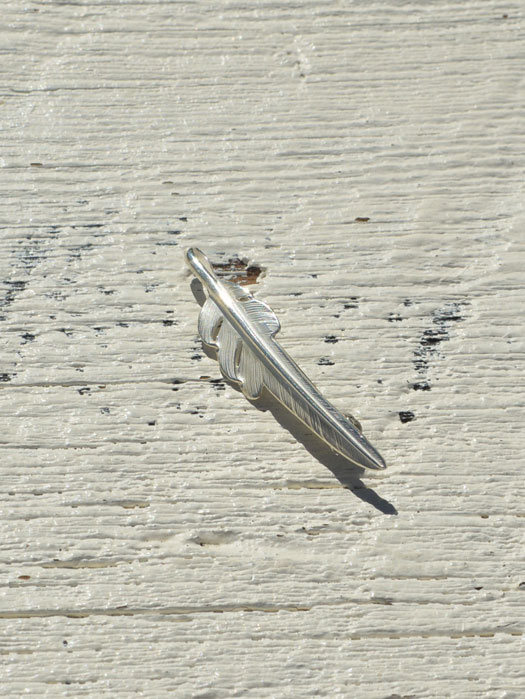 EFOT-0001 KAZEKIRI FEATHER PIN “small”　