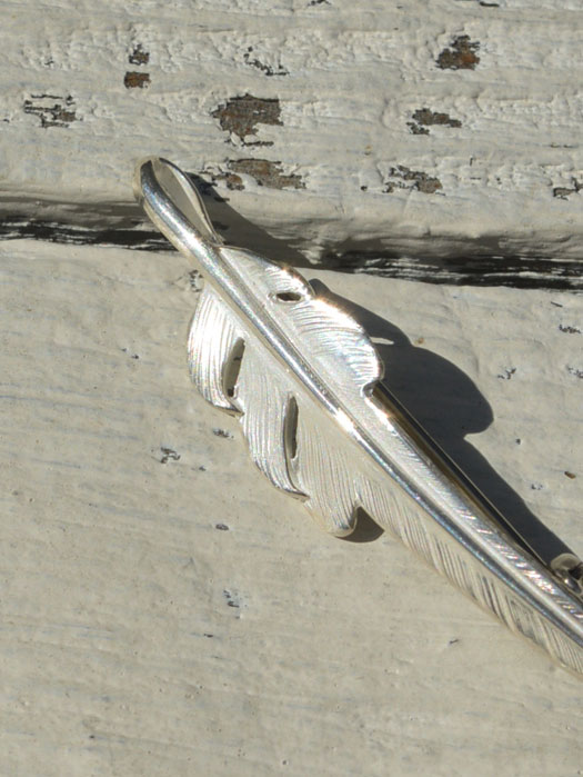 EFOT-0001 KAZEKIRI FEATHER PIN “small”