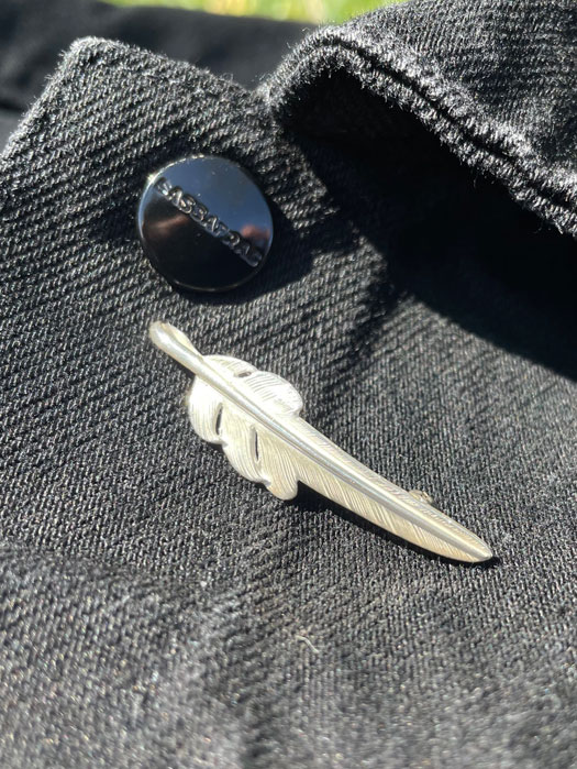 EFOT-0001 KAZEKIRI FEATHER PIN “small”
