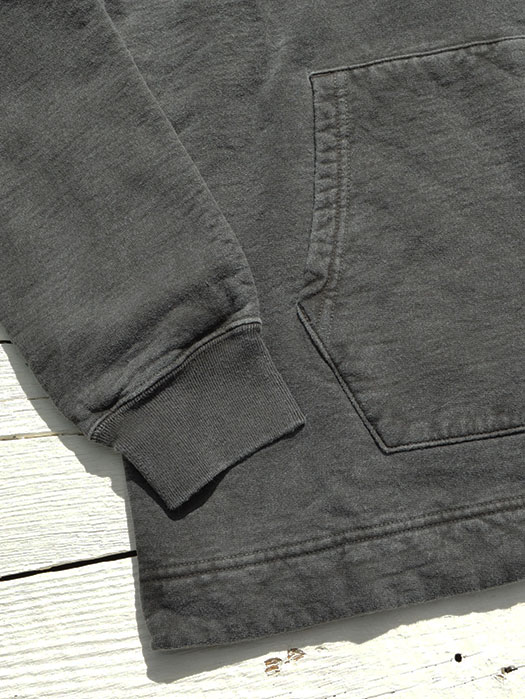 【GROUGH 1/2 ZIP PO HOOD SWEAT