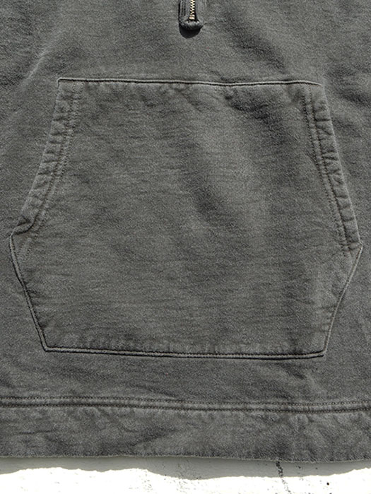 【GROUGH 1/2 ZIP PO HOOD SWEAT