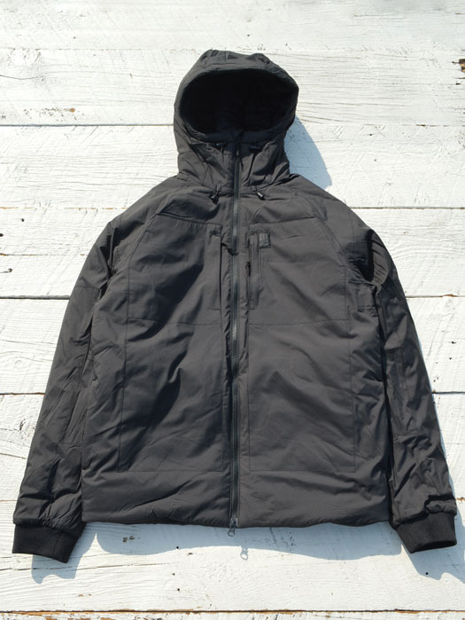MOUNTAIN PUFFER HOODIE