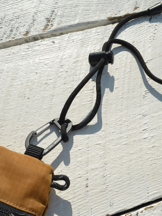 MOUNTAIN ACCESSORY SHOULDER BAG