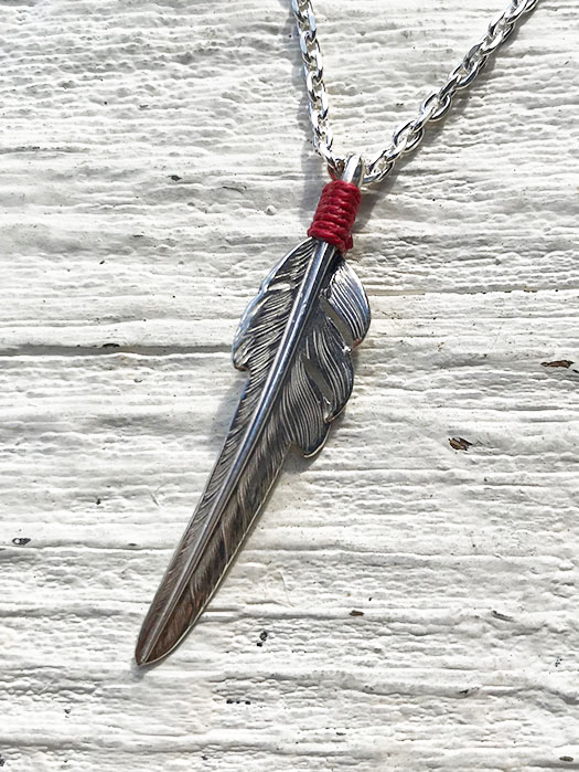 EFNL-0028　KAZEKIRI FEATHER PENDANT No. 28 (S) (Red Lace)