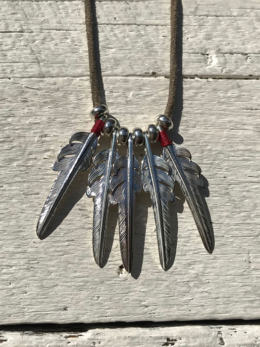 EFNL-0028　KAZEKIRI FEATHER PENDANT No. 28 (S) (Red Lace)