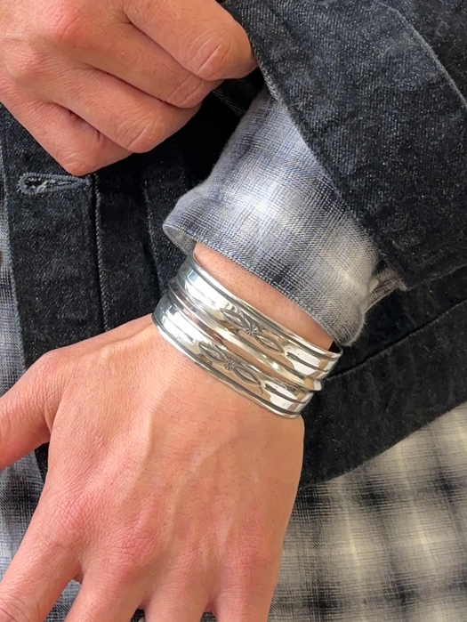 BR-0133 TRIANGLE LEAF WIDE BRACELET (ARROW)　“Discontinued”