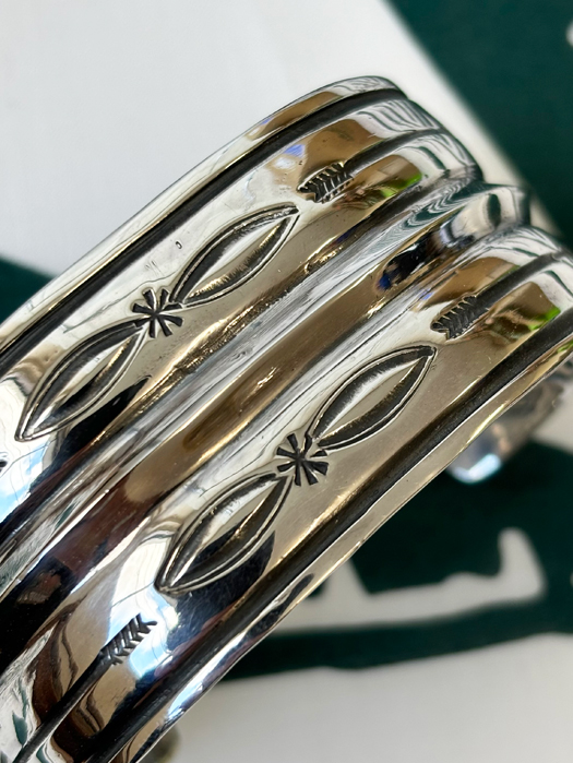 BR-0133 TRIANGLE LEAF WIDE BRACELET (ARROW)　“Discontinued”