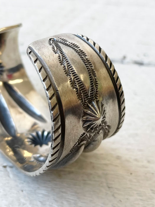 SHELL WIDE BRACELET (LEAF REPPOUSE) (Discontinued)
