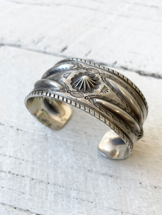 SHELL WIDE BRACELET (LEAF REPPOUSE) (Discontinued)