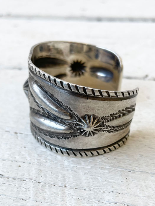 SHELL WIDE BRACELET (LEAF REPPOUSE) (Discontinued)