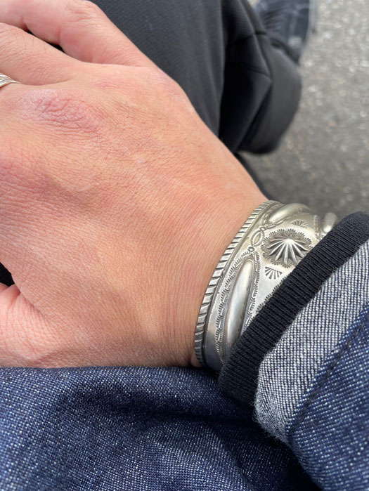SHELL WIDE BRACELET (LEAF REPPOUSE) (Discontinued)
